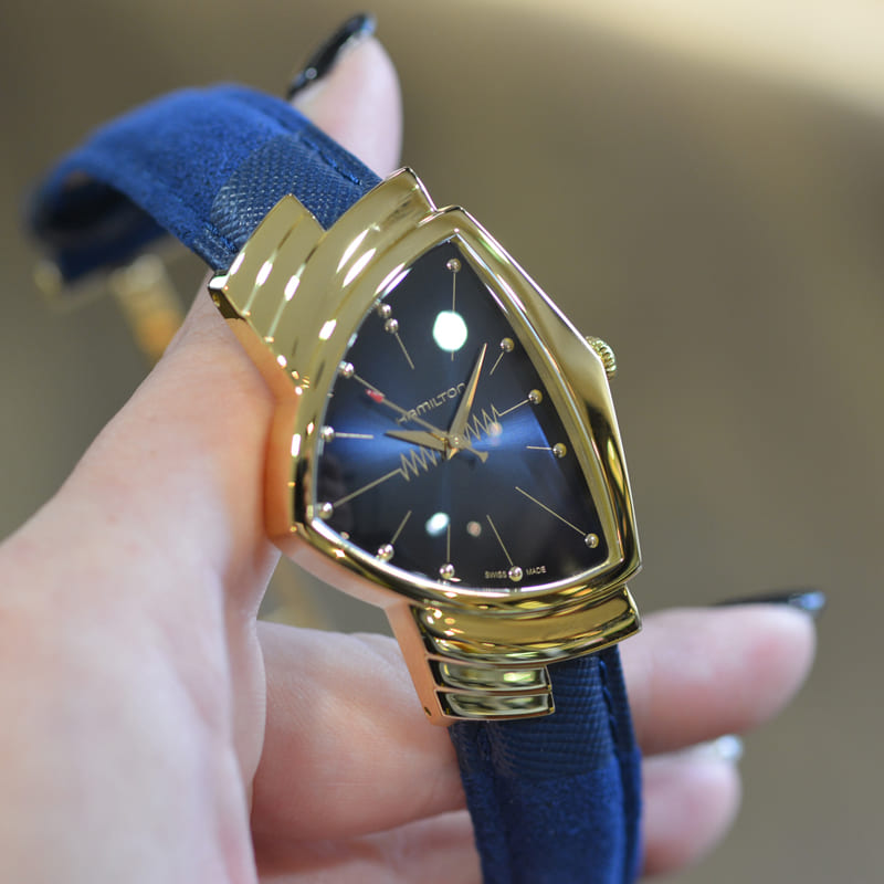 HAMILTON(ハミルトン) 腕時計■美品 ベンチュラ H244112 メンズ 黒 Chrono24 ファッション [ハミルトン] 腕時計 Ventura ベンチュラ シルバー 文字盤 ステンレススチール サファイヤガラス クォーツ  Quartz [ハミルトン]HAMILTON 腕時計 正規保証 ベンチュラ クオーツ H24251330 レディース 正規輸入品